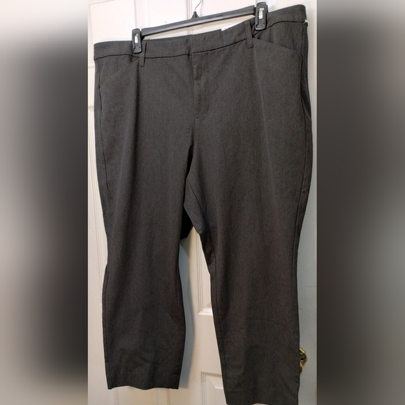 NWT Plus Size Old Navy Pixie Ankle Pants - Picture 3 of 12
